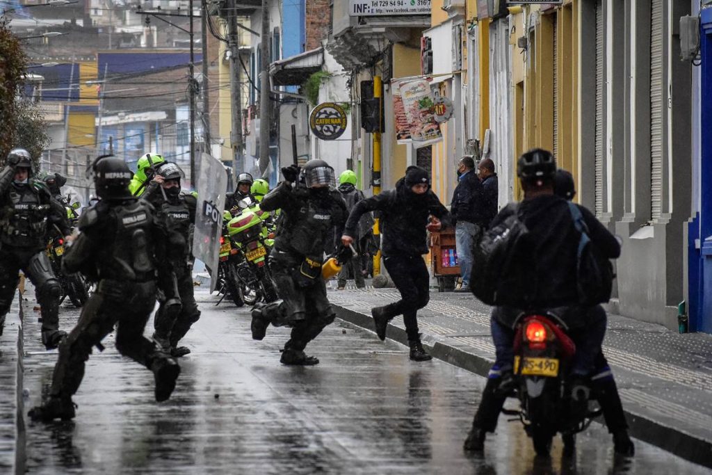 Condenan el "uso desproporcionado de la fuerza" contra los manifestantes en Colombia