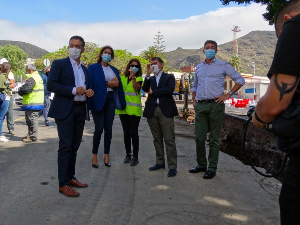 José Manuel Bermúdez giró ayer visita de inspección a las obras de la avenida de Venezuela. / DA