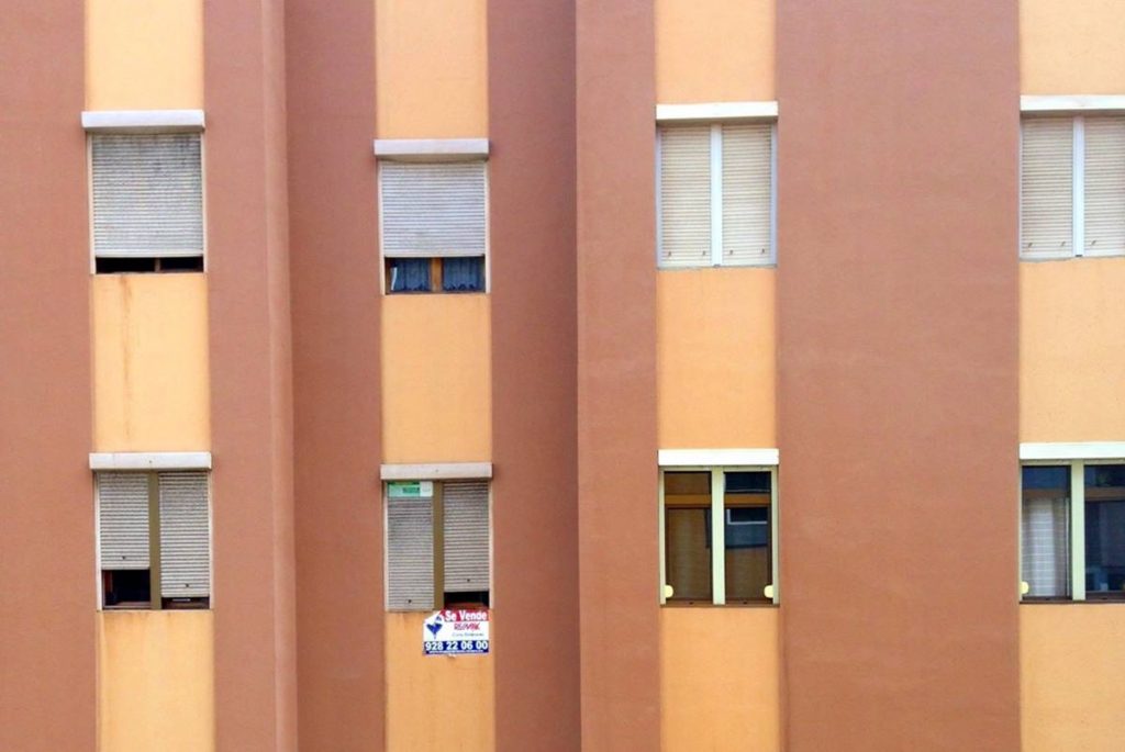Imagen de archivo de un edificio de Las Palmas de Gran Canaria con una vivienda en venta. EUROPA PRESS