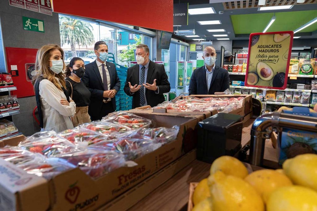 La cadena HiperDino inaugura una nueva tienda en La Laguna