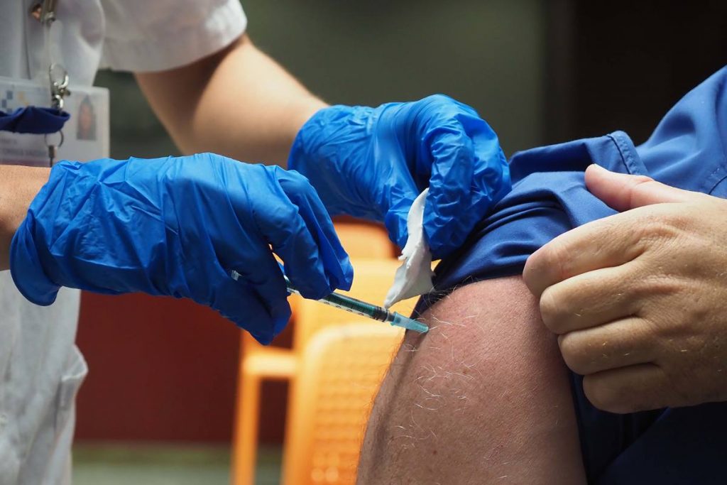 La campaña de vacunación contra el coronavirus en las Islas continúa a buen ritmo. Sergio Méndez