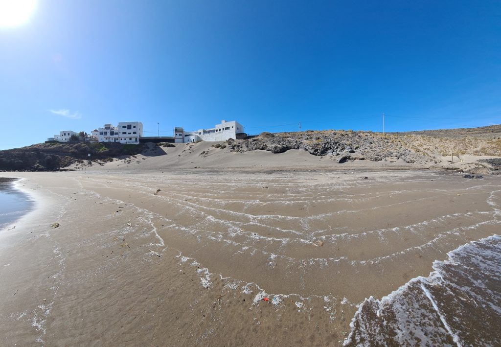 Llegada masiva de plásticos a Playa Grande, Tenerife. Mayo 2021. Imagen cedida por el Grupo de Investigación AChem de la Universidad de La Laguna