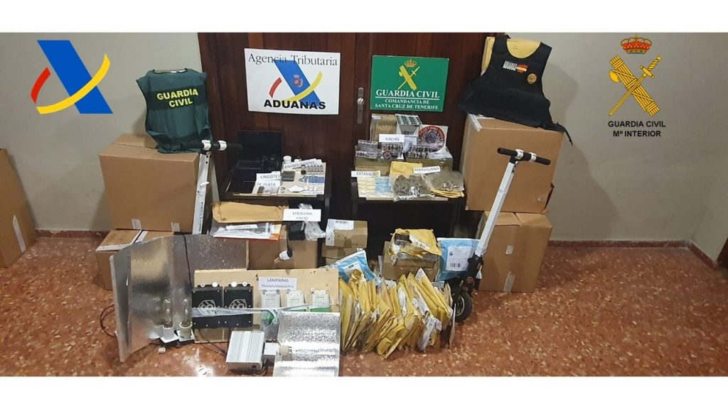 Material requisado en una operación 'anti droga' con cuatro detenidos en el sur de Tenerife. GUARDIA CIVIL