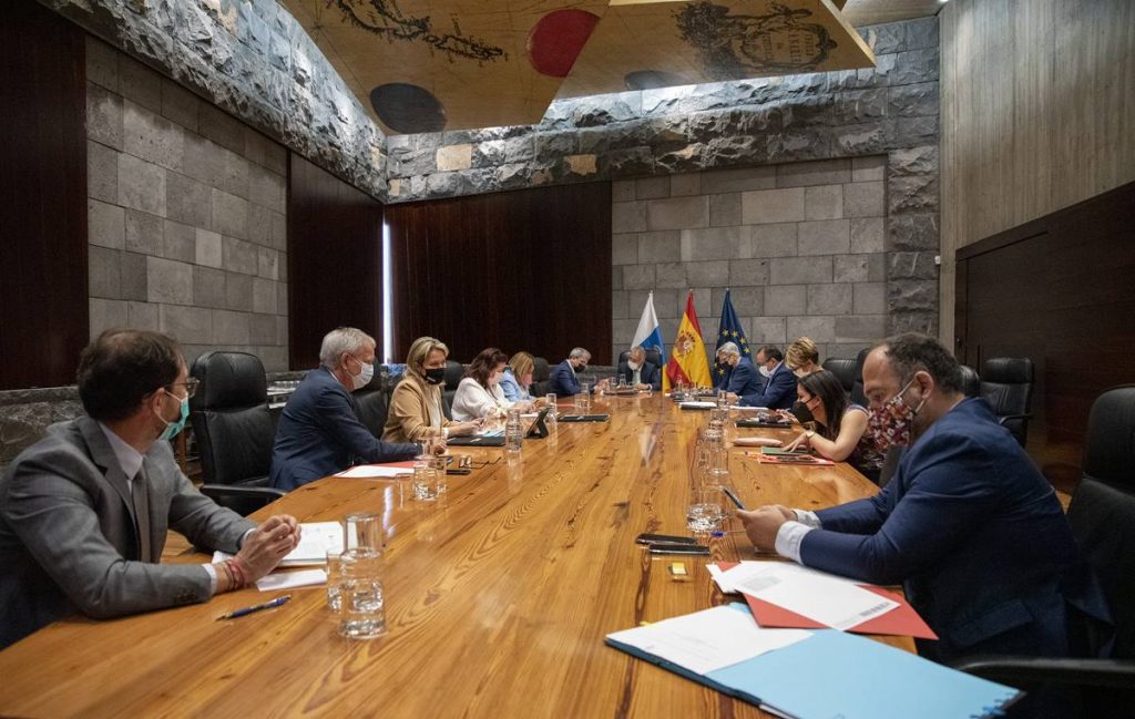 Sesión del Consejo de Gobierno, ayer en Santa Cruz de Tenerife. DA