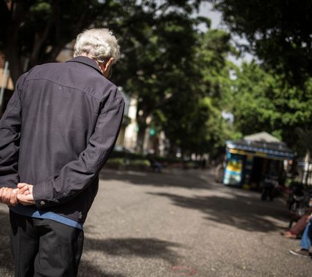 Casi la mitad de los mayores de 75 años de Canarias tiene dificultades para entrar a su casa