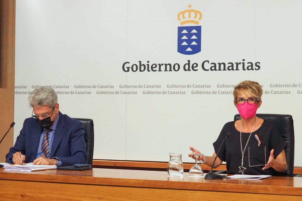 Julio Pérez y Elena Máñez, en la rueda de prensa posterior al Consejo de Gobierno. Sergio Méndez