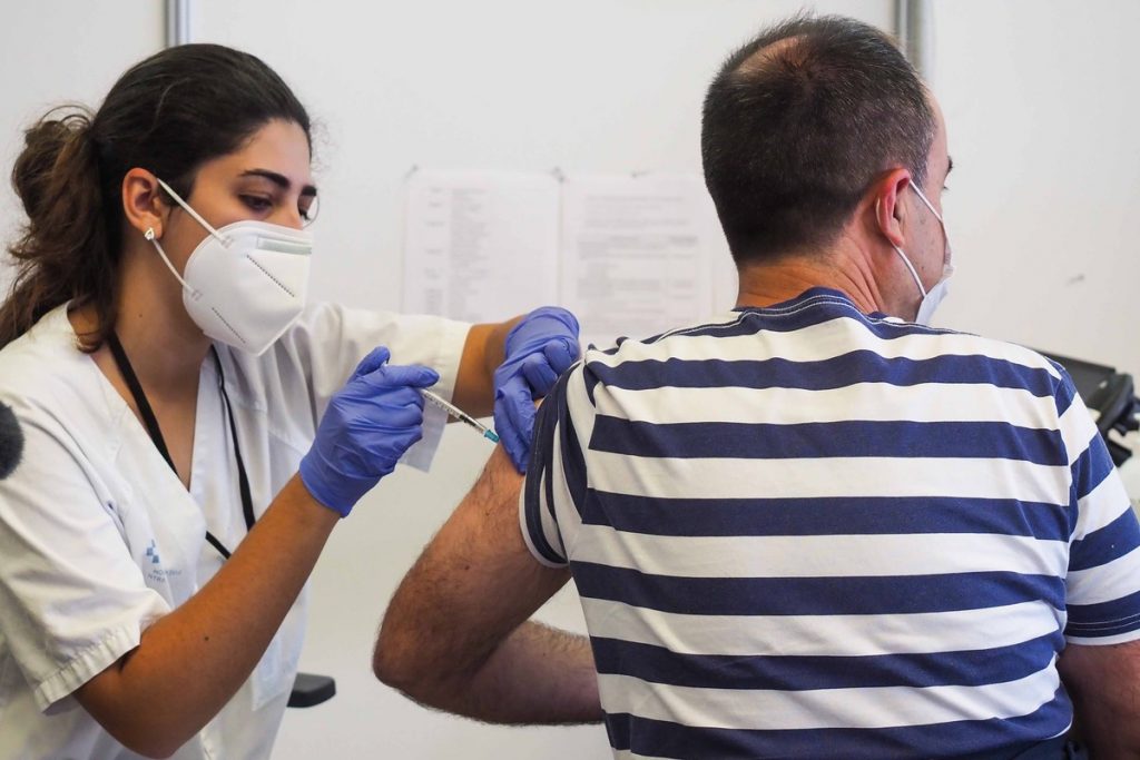 Más 700.000 canarios ya han recibido la pauta vacunal completa. Sergio Méndez