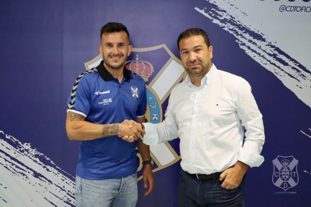 Elady Zorrilla, ayer, con Juan Carlos Cordero en la sede del club.
