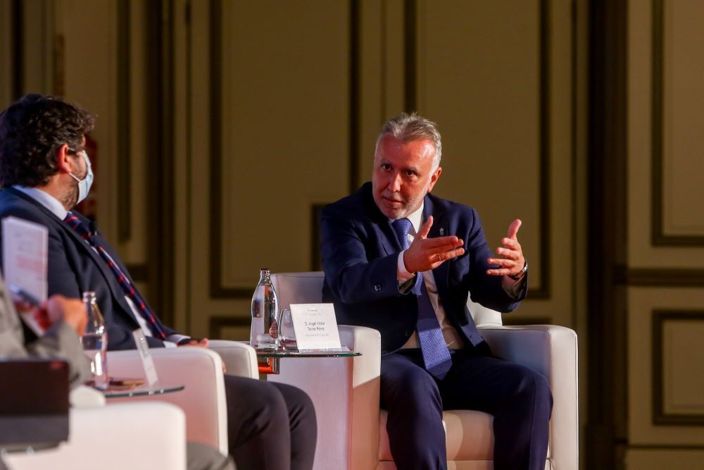 Imagen de Torres durante su intervención, ayer, en un foro de Madrid,             junto a otros presidentes autonómicos. ACFI