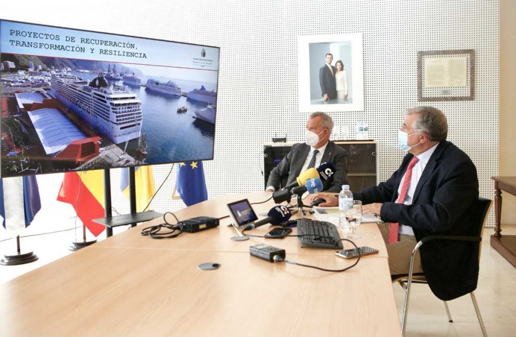 Imagen de la reunión de ayer del consejero y el presidente de la Autoridad Portuaria.