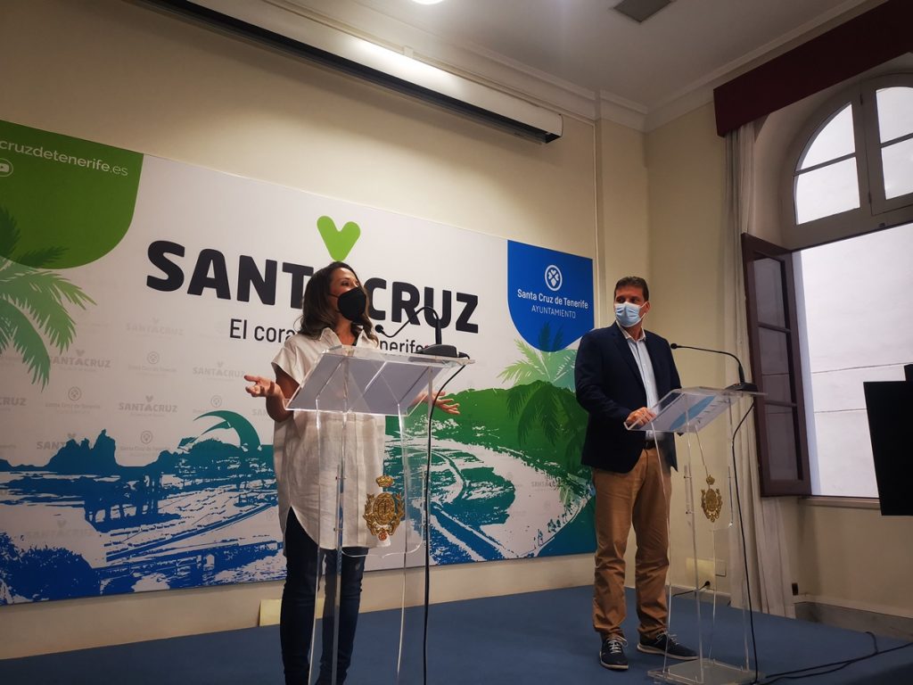Patricia Hernández y José Ángel Martín, ayer, durante la rueda de prensa de balance del primer año tras la moción de censura. / DA