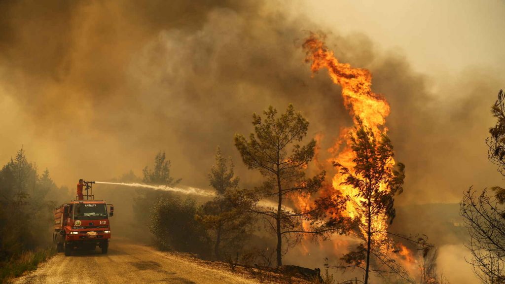 Turquía continúa la lucha contra la ola de incendios. E. E.