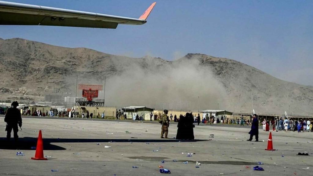 Explosión en el aeropuerto de Kabul. Twitter.
