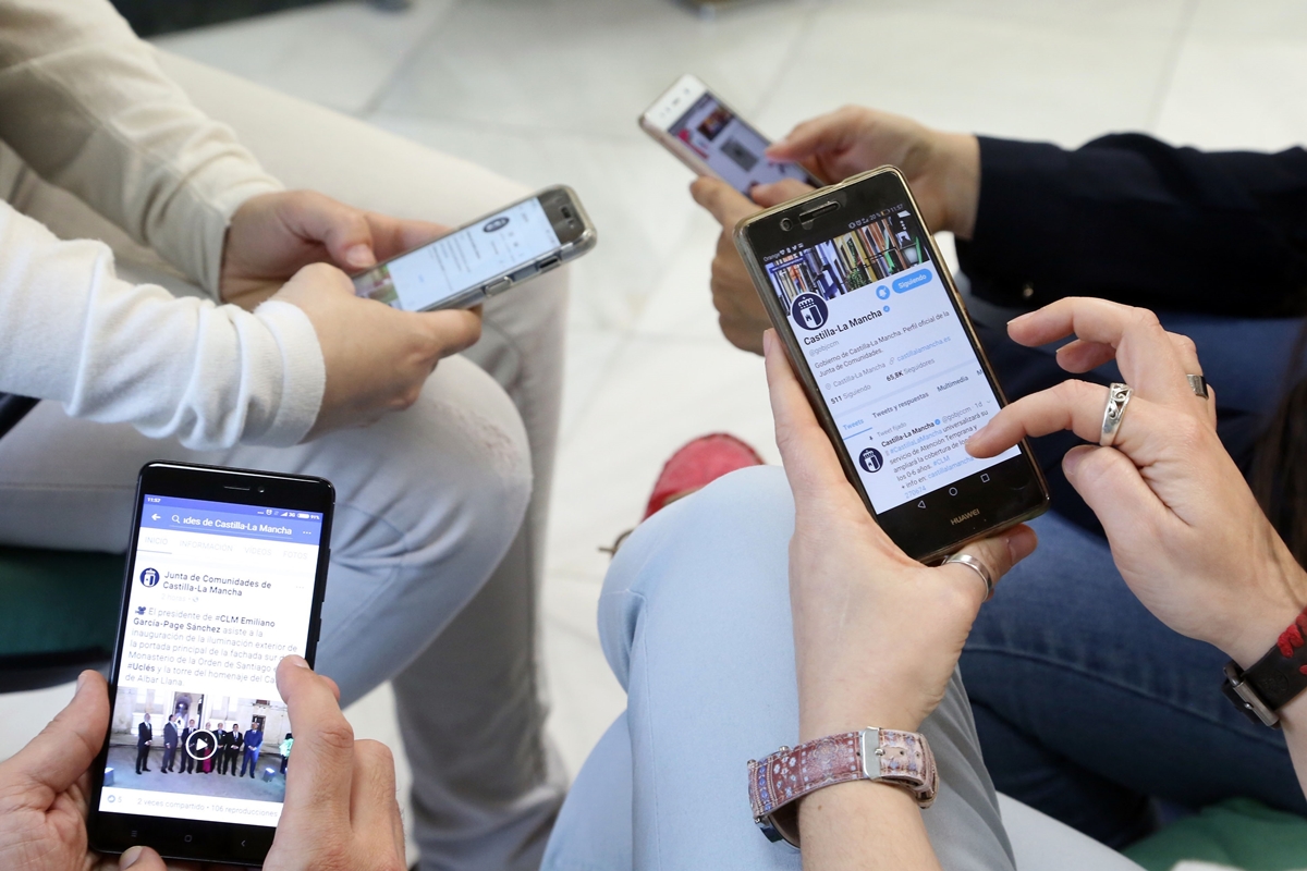 ¿Te ofrecen ganar dinero en redes sociales por caminar, ver vídeos o escuchar música en Canarias?
