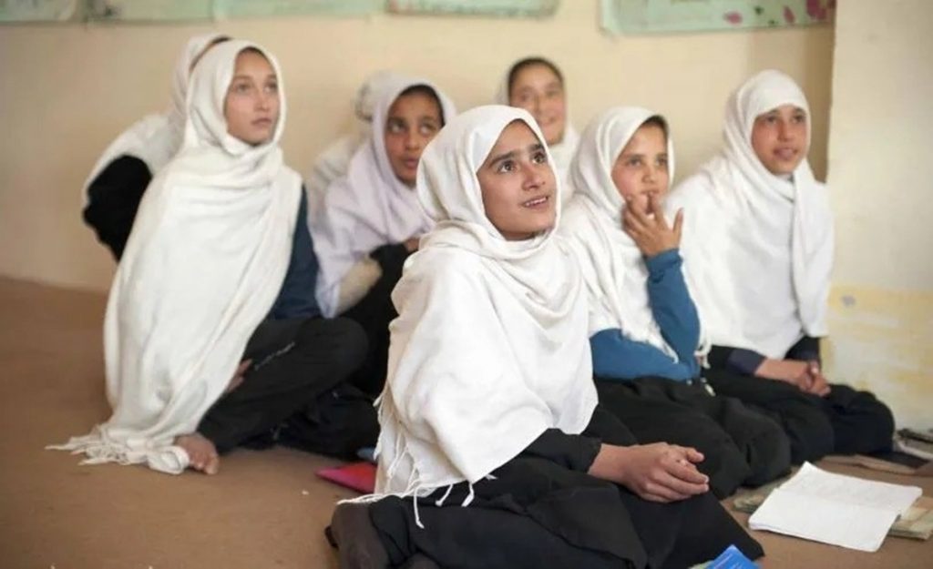 Niñas en una clase en un colegio afgano. / SAVE THE CHILDREN AFGANISTÁN (Foto de ARCHIVO)
