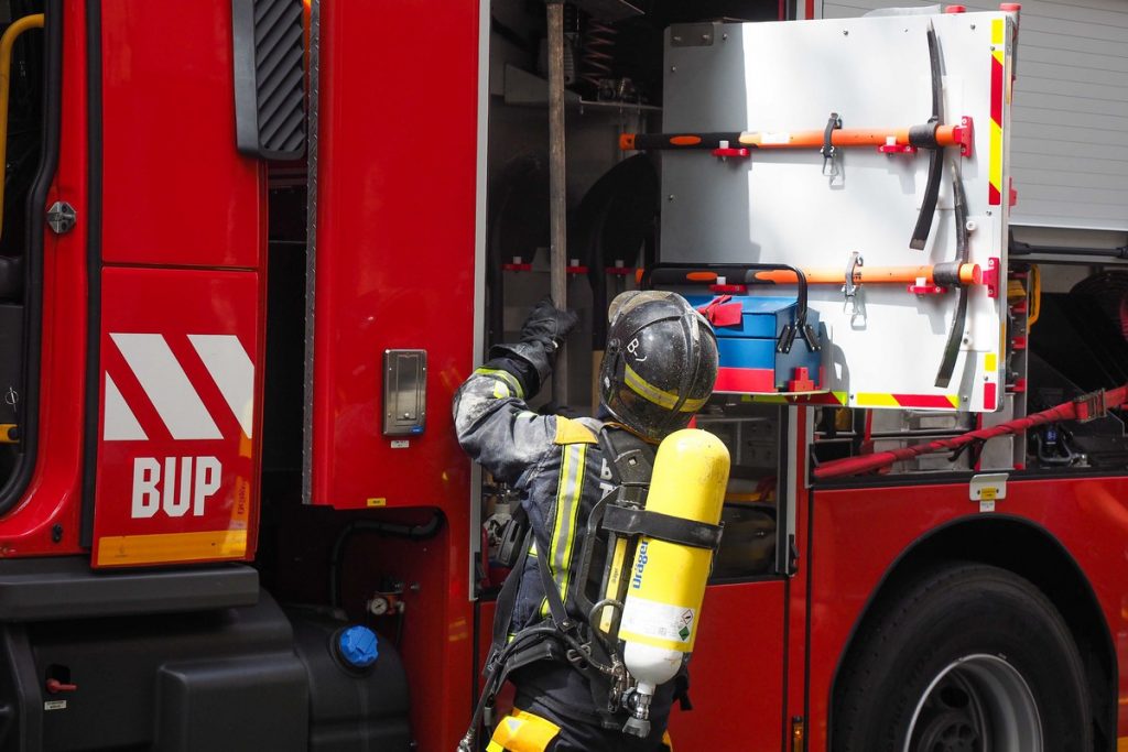 Los bomberos colaboraron en una colisión frontal en Tenerife