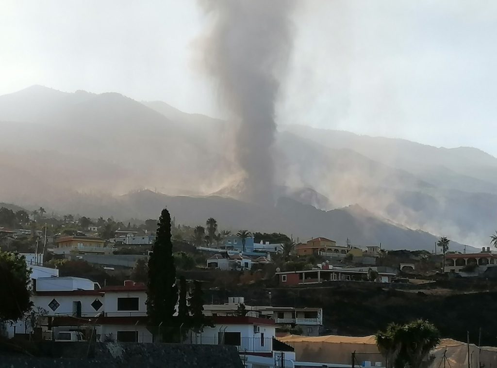 Imagen de la erupción en La Palma esta mañana. Involcan