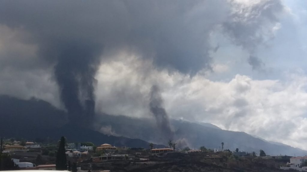 Aparece un nuevo foco de emisión en el volcán de La Palma. Involcan