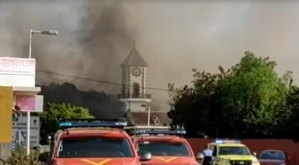 La colada de lava derrumba el campanario de la iglesia de Todoque. | DA