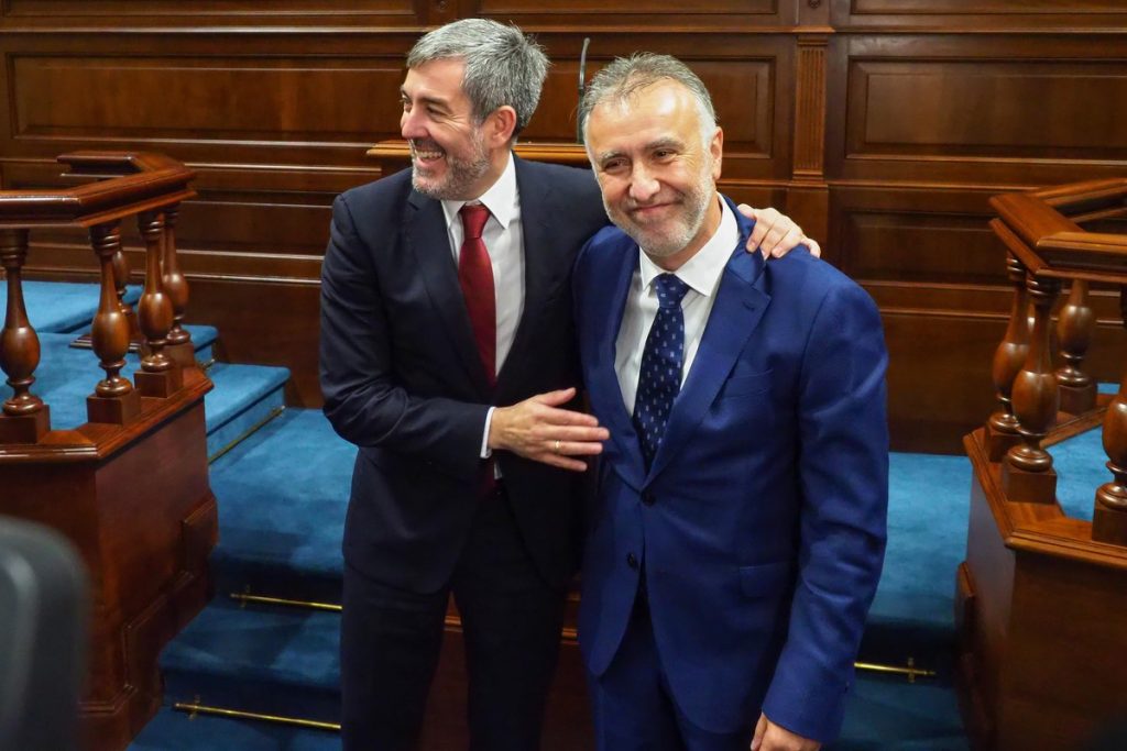 Clavijo y Torres durante la investidura del líder socialista como presidente de Canarias/Sergio Méndez