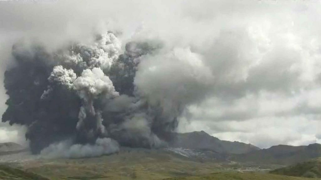 Entra en erupción el Monte Aso en Japón. El Español