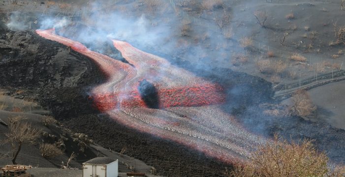 La lava más fluida puede cambiar la dirección de las coladas de La Palma