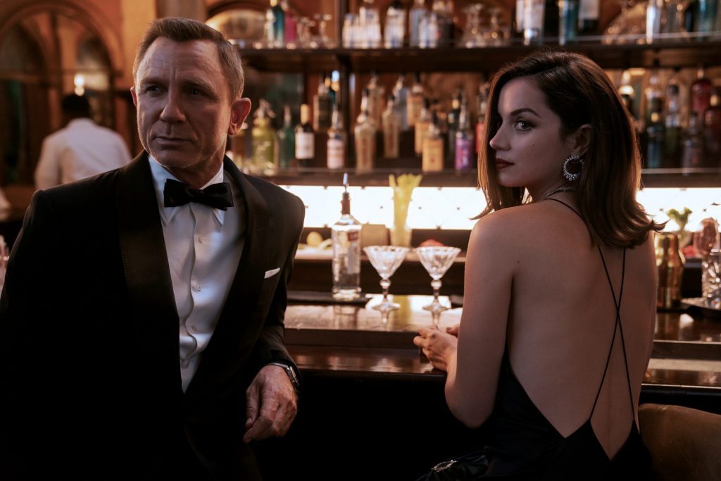 Daniel Craig y Ana de Armas, en la esperada nueva entrega de la saga Bond, ‘Sin tiempo para morir’.