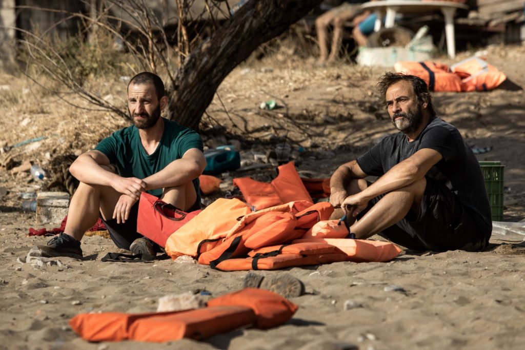 Dani Rovira y Eduard Fernández abordan el drama de la inmigración en 'Mediterráneo'.
