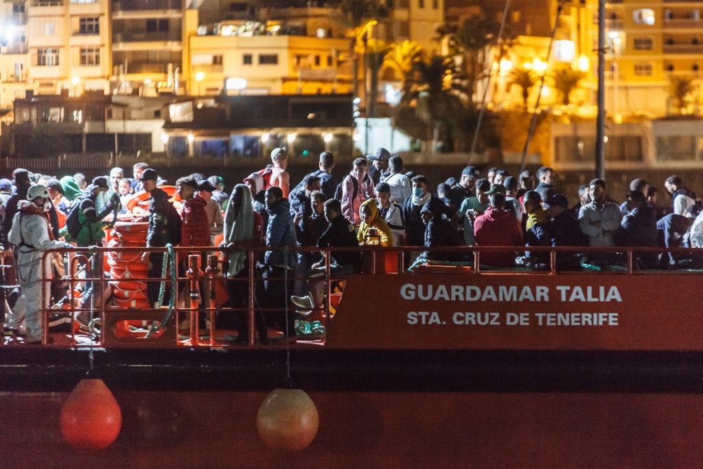 Llegada al muelle de Arguineguín (Gran Canaria) de 131 magrebíes rescatados. DA