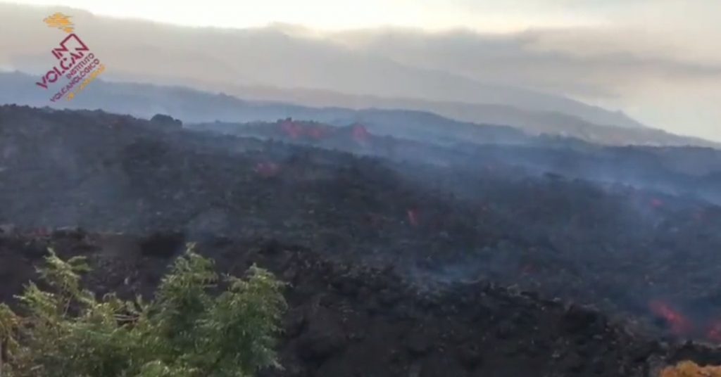 La nueva colada de lava, de hasta 1.240ºC, destruye lo que quedaba en Todoque