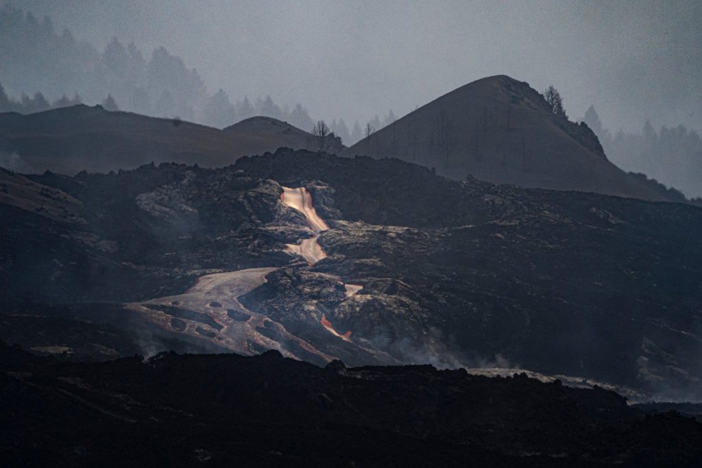 Una de las coladas del volcán de Cumbre Vieja, a 24 de noviembre de 2021, en Los Llanos de Aridane.  Pau de la Calle - Europa Press