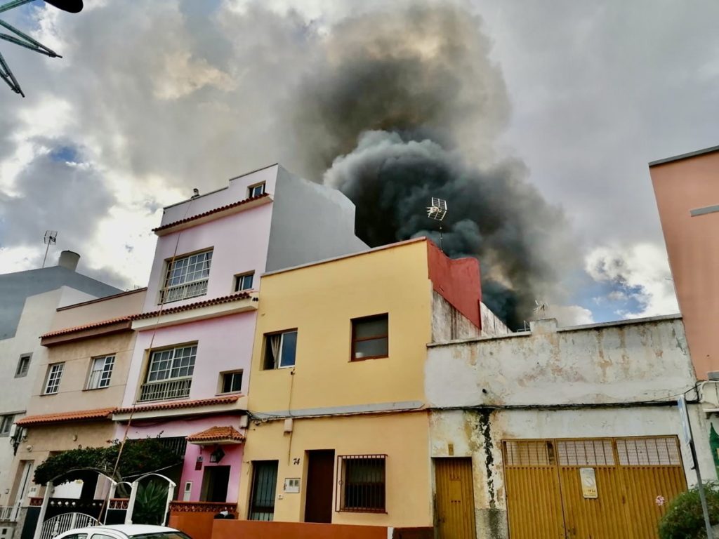 Incendio en una vivienda en La Cuesta. Policía Local de La Laguna