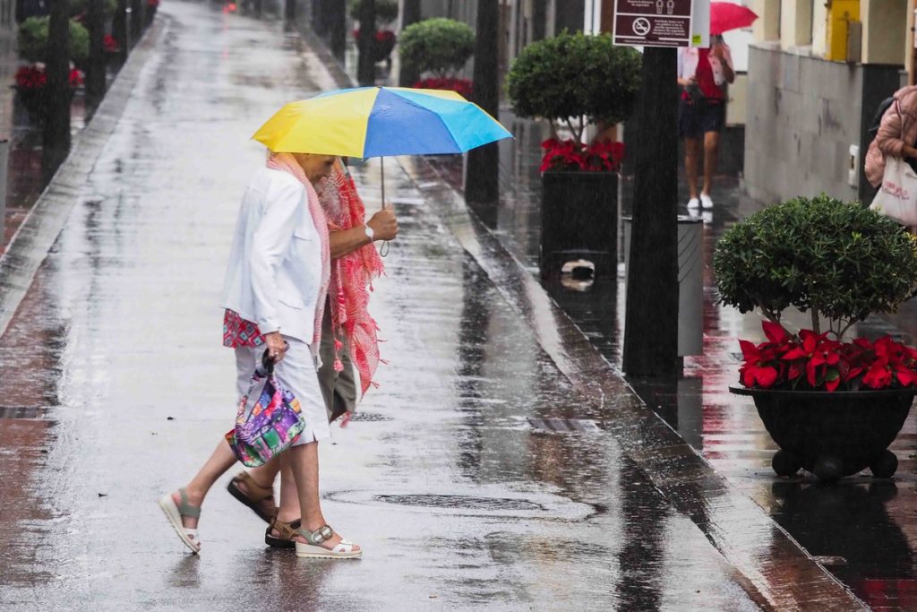 Septiembre comienza con lluvias y chubascos acompañados de tormenta en Canarias