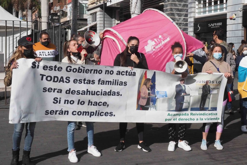 La Acampada se manifestó ayer por las calles de Santa Cruz. Sergio Méndez