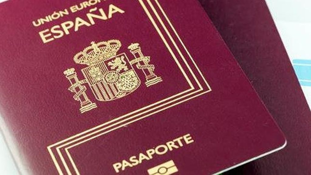 Pasaporte español. Imagen de recurso