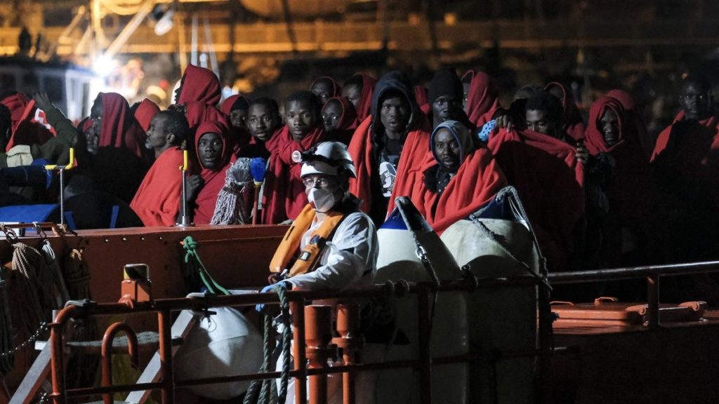 Todos los inmigrantes rescatados han sido trasladados al muelle de Arguineguín por los barcos de Salvamento Marítimo