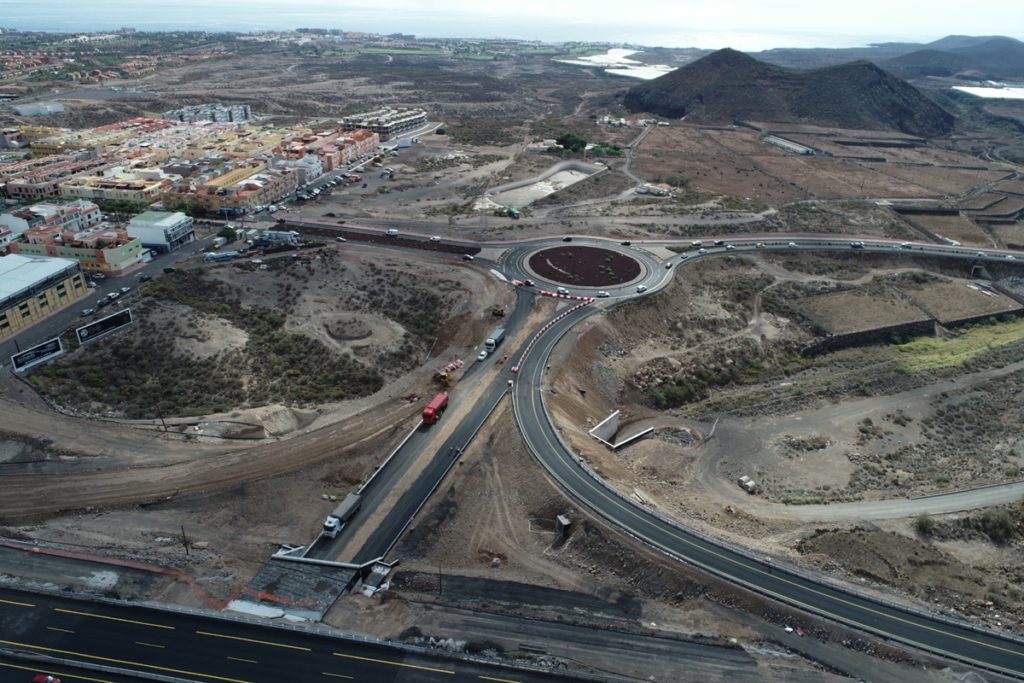 Vista aérea de las obras en marcha en la zona de Oroteanda, junto a la autopista del Sur.