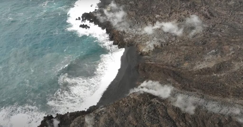 Esta es una de las numerosas playas que se han formado en la nueva fajana de La Palma. Igme / Csic
