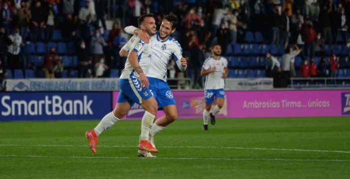 El mejor Tenerife de la temporada golea al Real Oviedo (4-0)