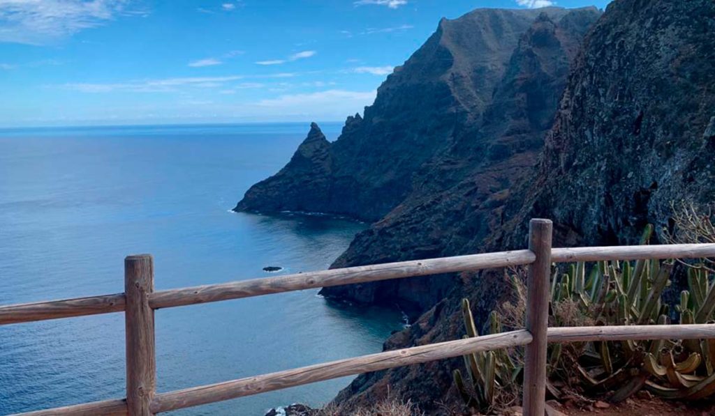 The best hiking routes in Tenerife.  Cruz del Carmen-Punta del Hidalgo.  |  GIVES