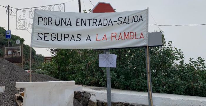 Vecinos de San Juan de la Rambla exigen una entrada y salida seguras desde la TF-5