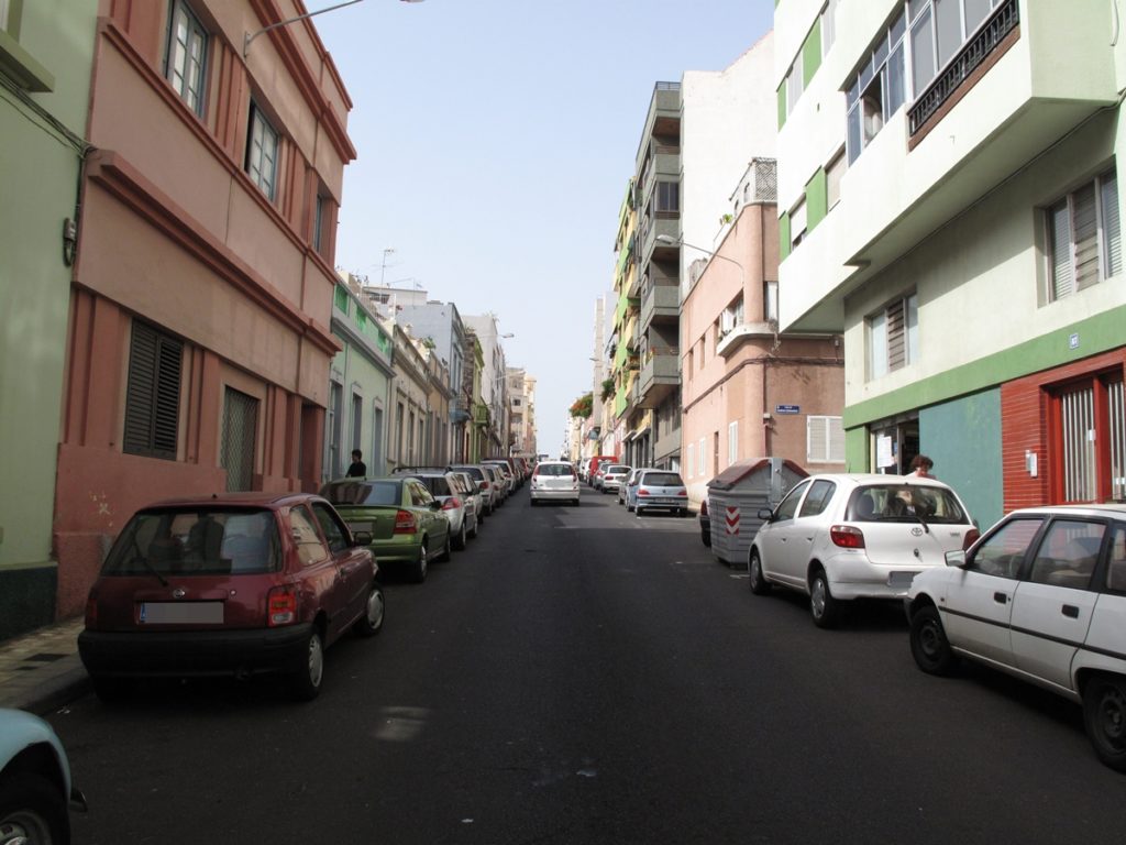 Entre la veintena de calles en las que se va a rebajar la velocidad está la de La Rosa. DA