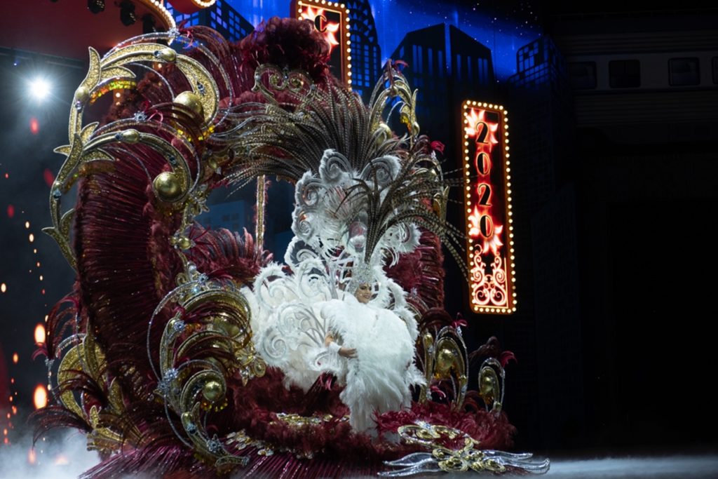 Las tres galas de elección de las reinas del Carnaval de Santa Cruz vuelven con fuerza para celebrarse en el Recinto Ferial. Fran Pallero