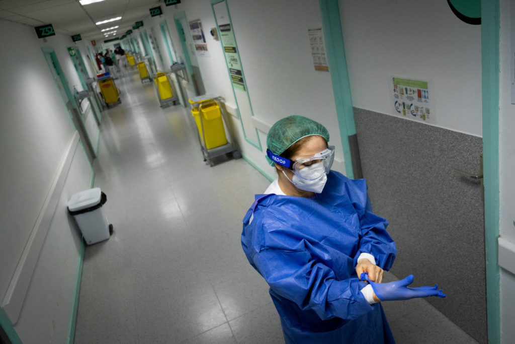 Personal sanitario en el Hospital Universitario de Canarias durante la pandemia de la COVID-19. FRAN PALLERO