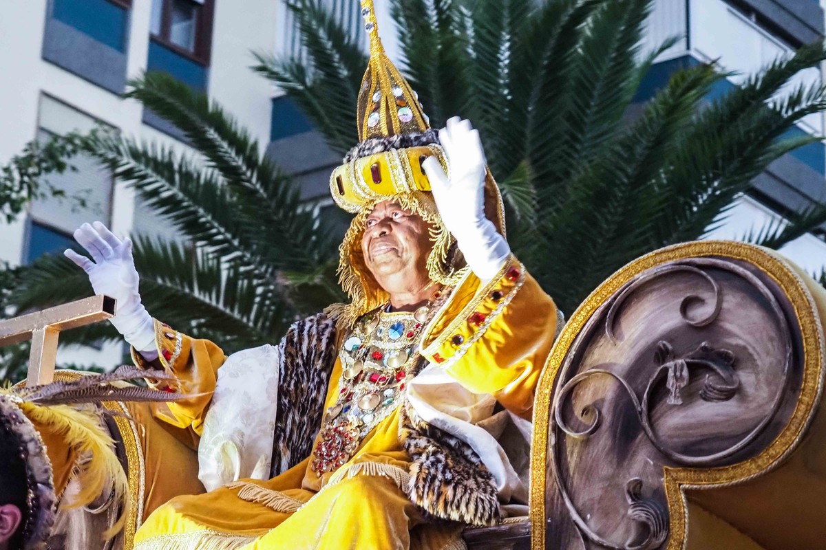 Las carrozas de Sus Majestades de Oriente recorrieron las calles del municipio. SERGIO MÉNDEZ