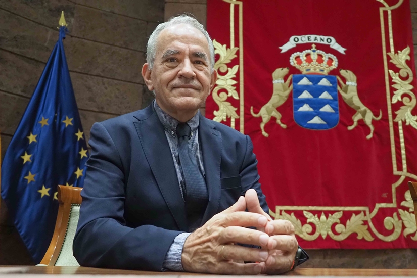 Daniel Cerdán, en una sala del Parlamento de Canarias. Sergio Méndez