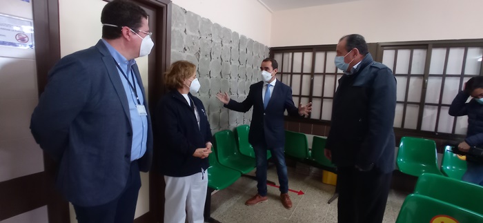 Blas Trujillo visitó el centro de salud junto a José Daniel Díaz para conocer 'in situ' el estado de las obras. DA