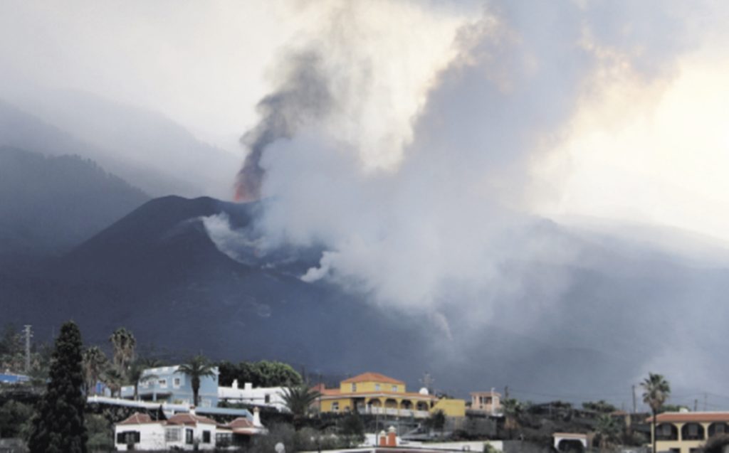La vigilancia volcánica que ya se llevaba a cabo en La Palma se implementará a partir de la colocación de nuevos sensores. DA