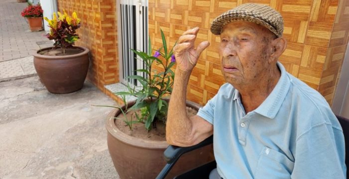 Antonio Navarro, un ‘emprendedor’ gomero de 107 años: “Hay que comprar terrenos para el futuro”