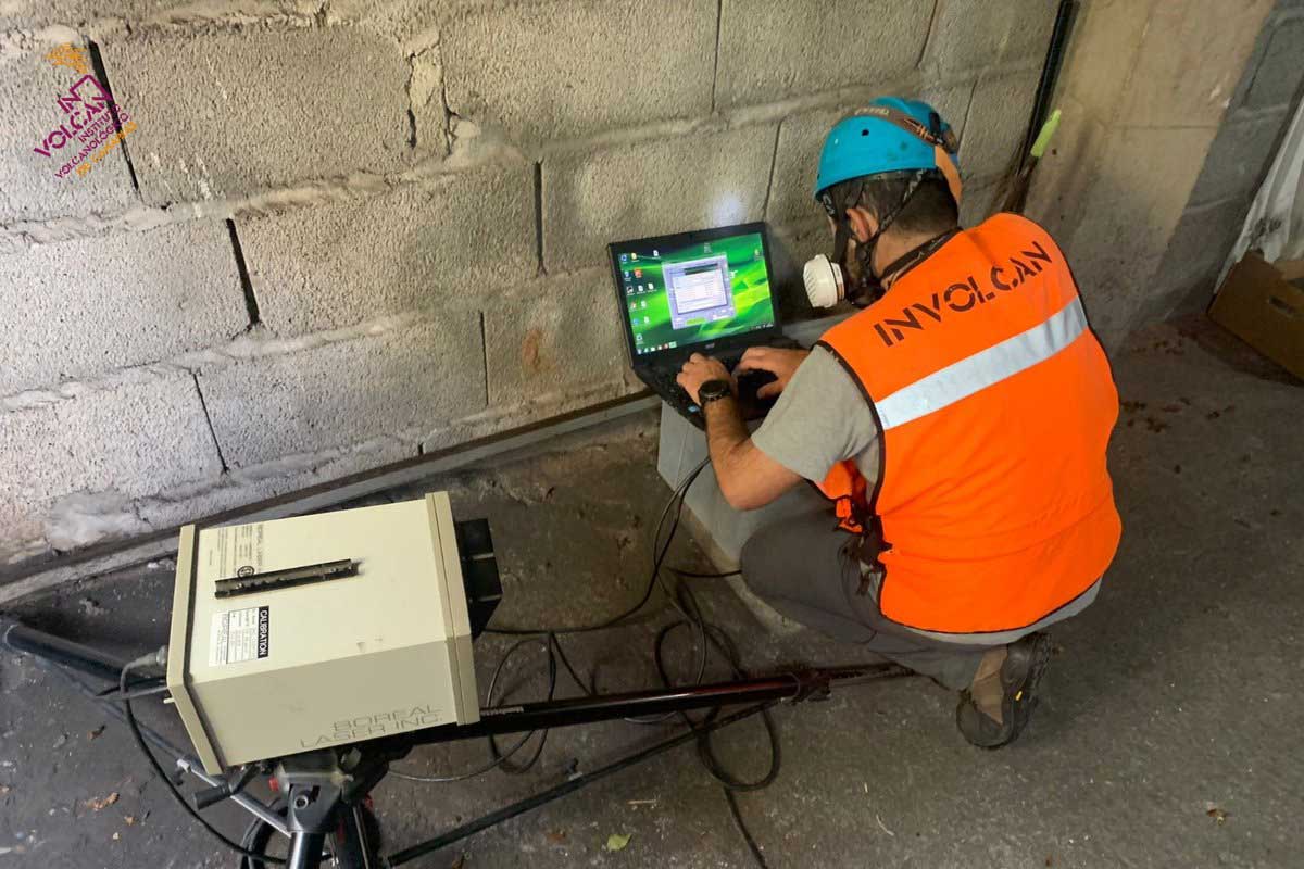 Los gases letales en La Palma impiden la vuelta de los vecinos